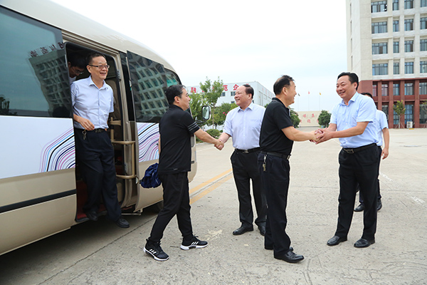 Warmly Welcome The Leaders Of the Ministry Of Industry And Information Technology And The Provincial Commission Of Economy And Information Technology To Visit Shandong LvBei