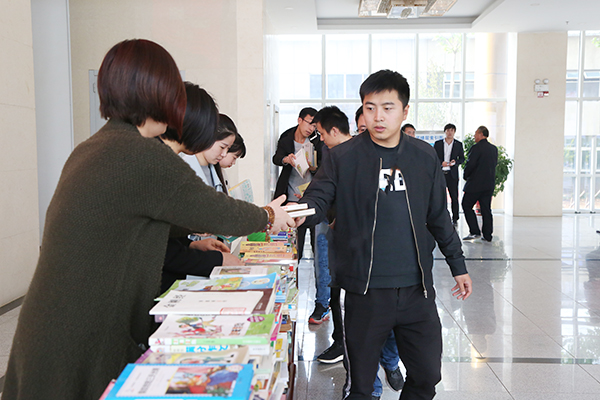 Shandong lvbei Hold A Donation Book Ceremony To Yingjisha County School
